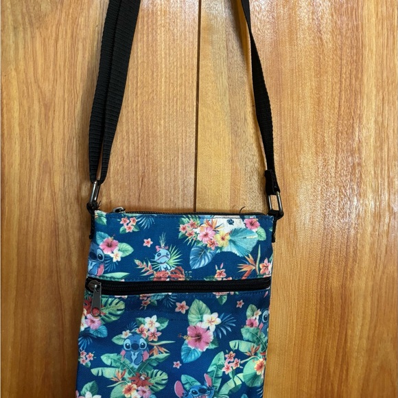 Disney Loungefly Stitch Tropical Floral Crossbody Bag - Picture 10 of 10